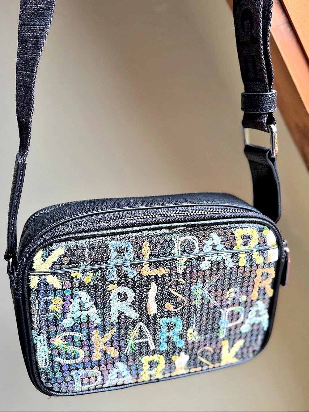 Karl Lagerfeld NWT Sequin Logo Double Compartment Crossbody Camera Bag in Black - Picture 4 of 11
